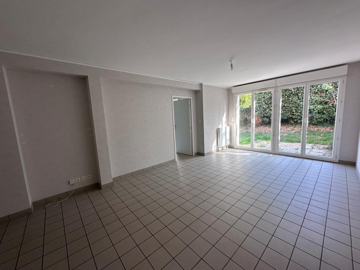 
																																							6 pièces - 
																																						RDC - 126m² - 1 391,24 € - Photo #1