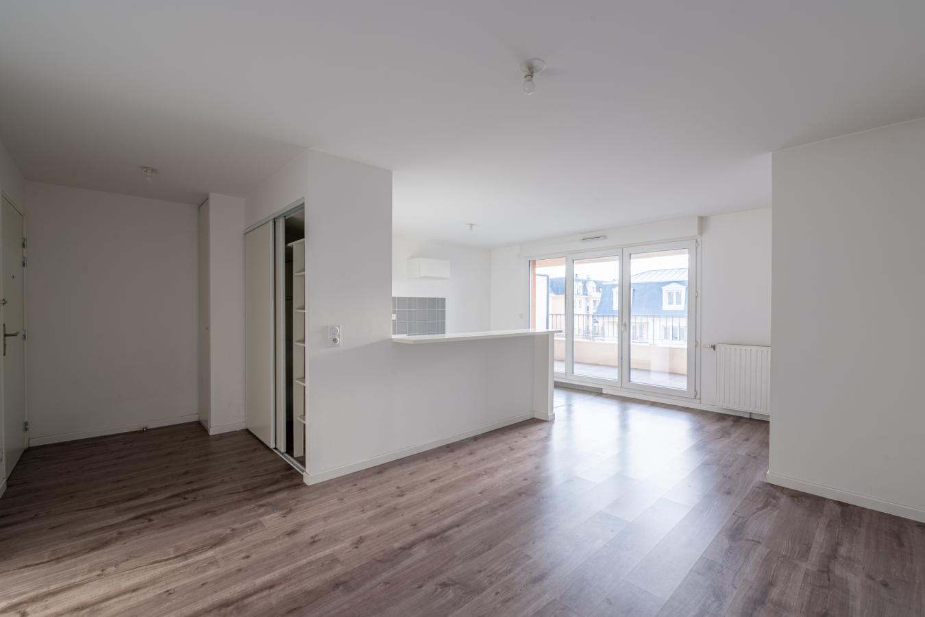 
																																							4 pièces - 
																																						4ème étage - 87m² - 1 424,97 € - Photo #1