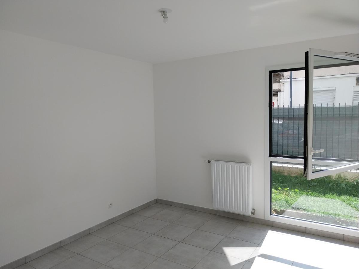 
																			3 pièces - 
																		RDC - 69m² - 1 053,49 € - Photo #3
