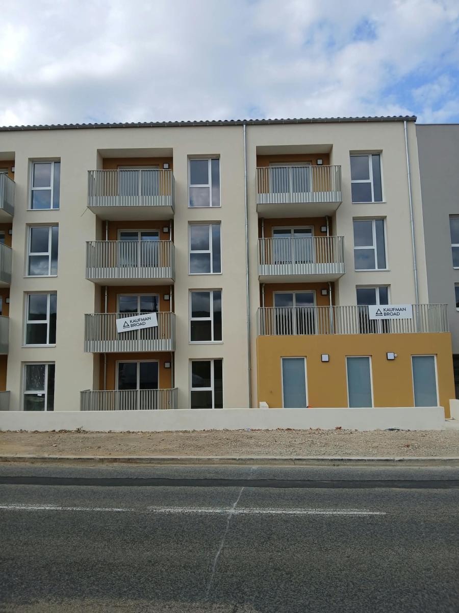 3 pièces - 1er étage - 64m² - 905,27 € - Photo #2