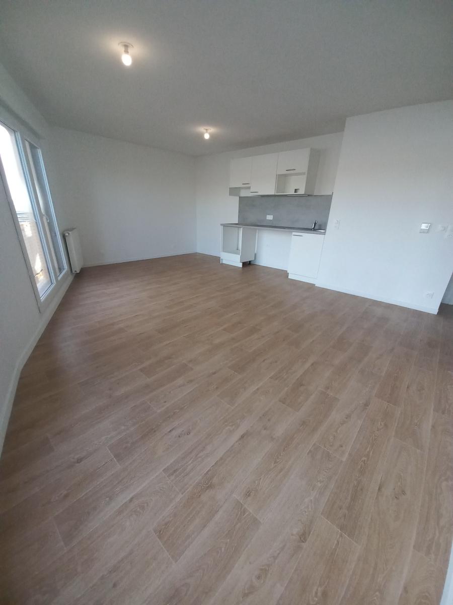 2 pièces - 2ème étage - 44m² - 757,72 € - Photo #0