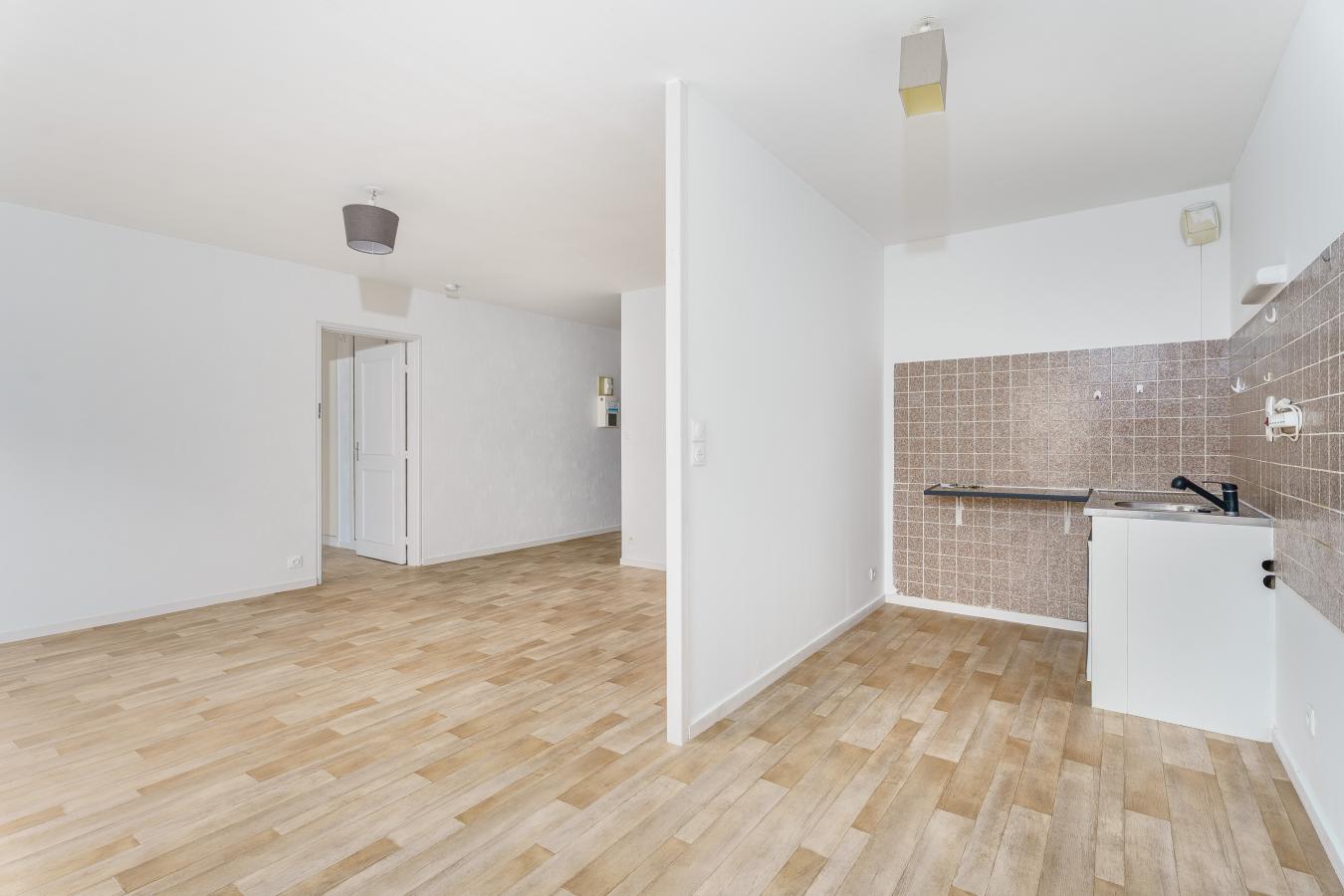 4 pièces - 2ème étage - 90m² - 705,19 € - Photo #2