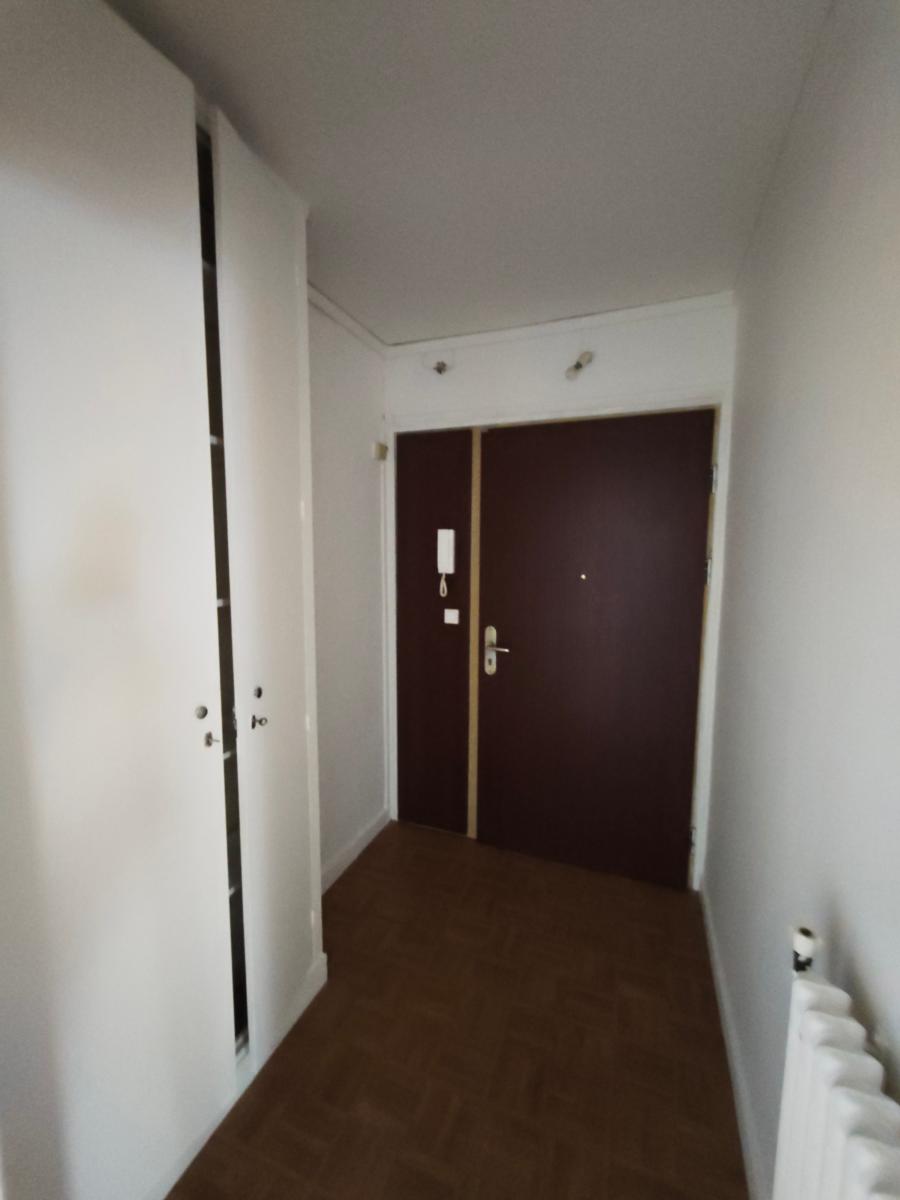 
																			1 pièce - 
																		RDC - 33m² - 975,70 € - Photo #3