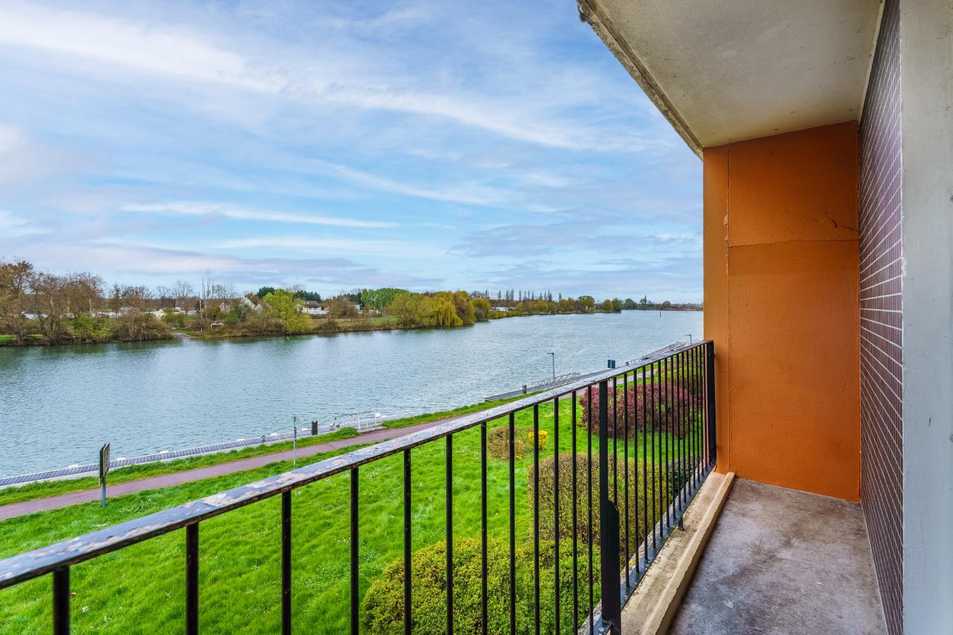 
																			5 pièces - 
																		1er étage - 96m² - 819,19 € - Photo #1