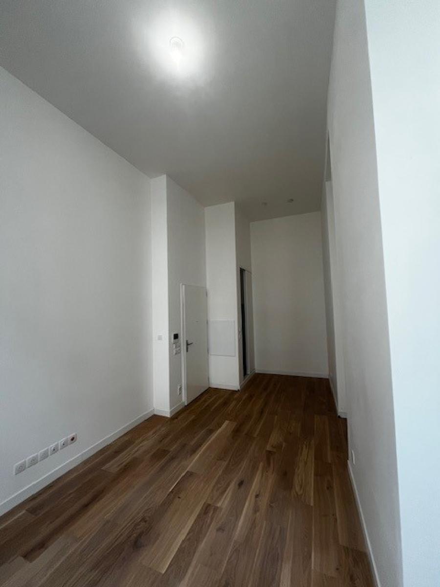 
																			1 pièce - 
																		RDC - 29m² - 1 090,98 € - Photo #3