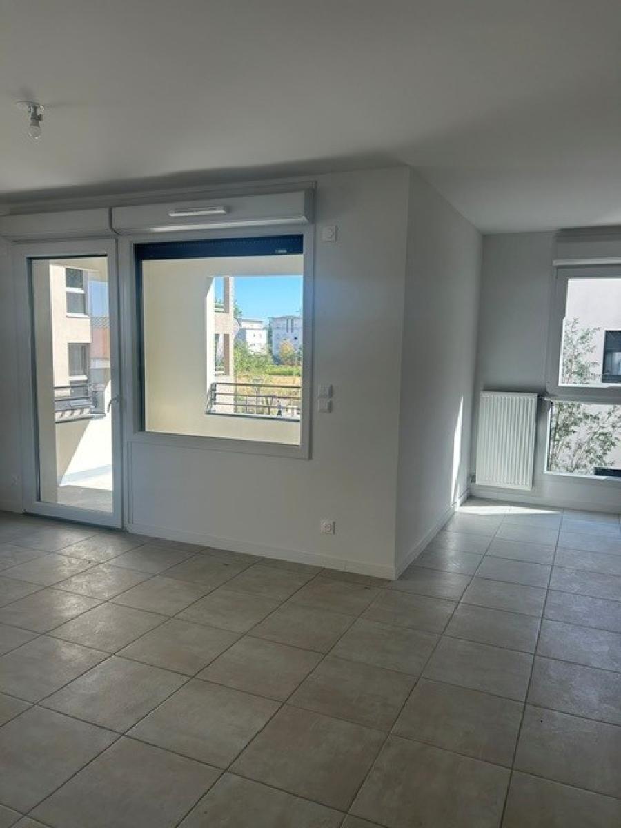 4 pièces - 1er étage - 83m² - 1 108,81 € - Photo #2