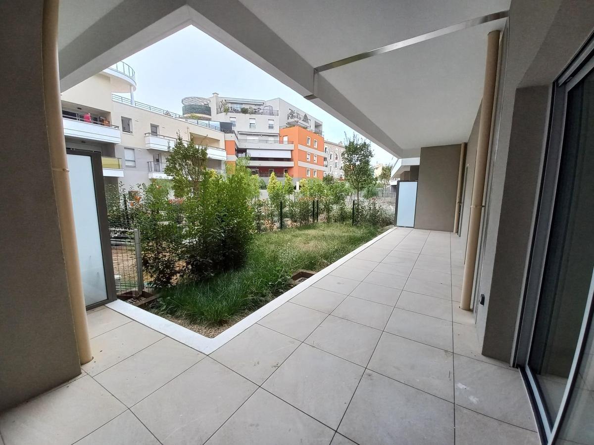 
																																							3 pièces - 
																																						RDC - 67m² - 1 762,43 € - Photo #1
