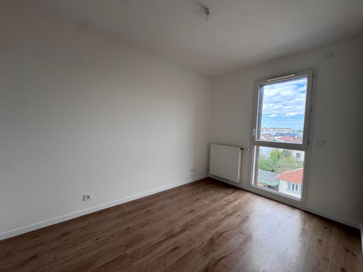 4 pièces - 2ème étage - 79m² - 1 383,04 € - Photo #2