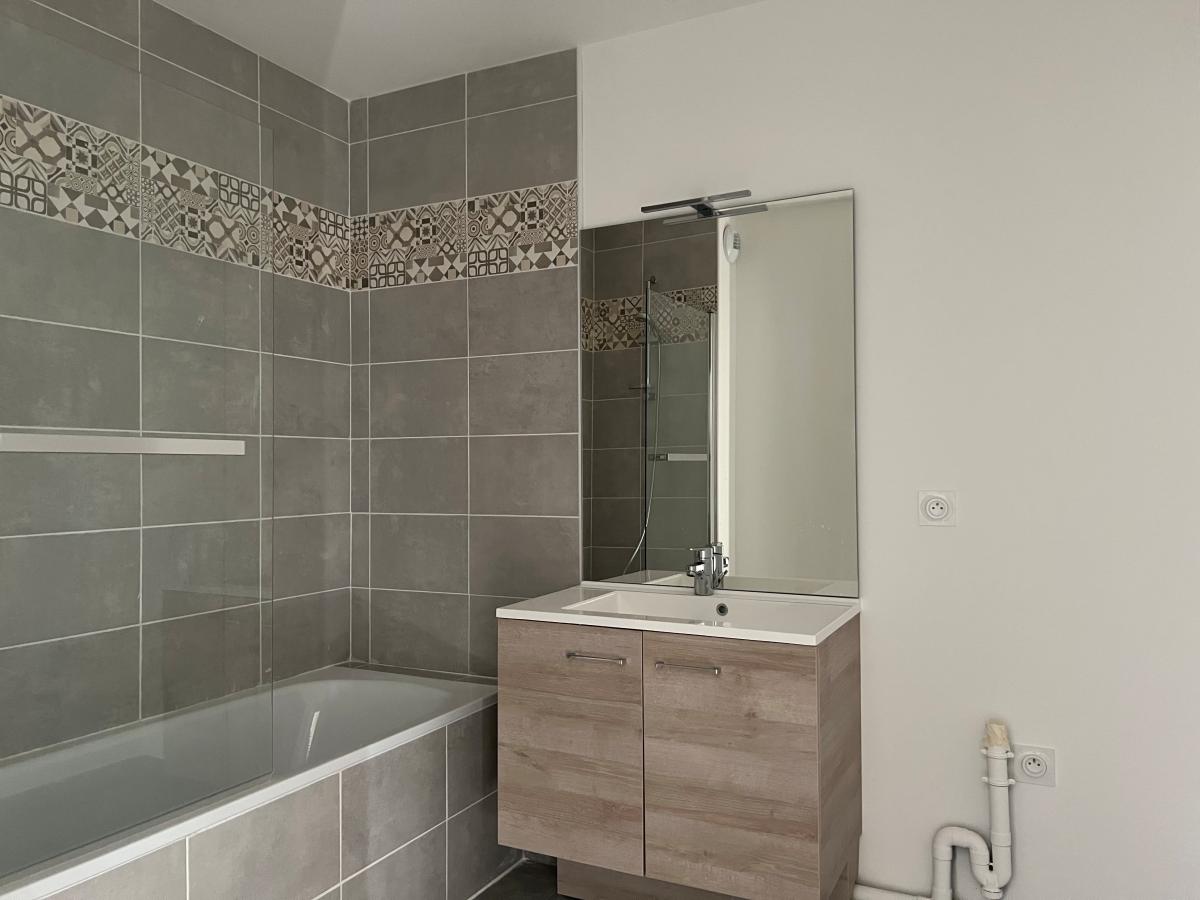 
																			4 pièces - 
																		3ème étage - 81m² - 1 075,75 € - Photo #5
