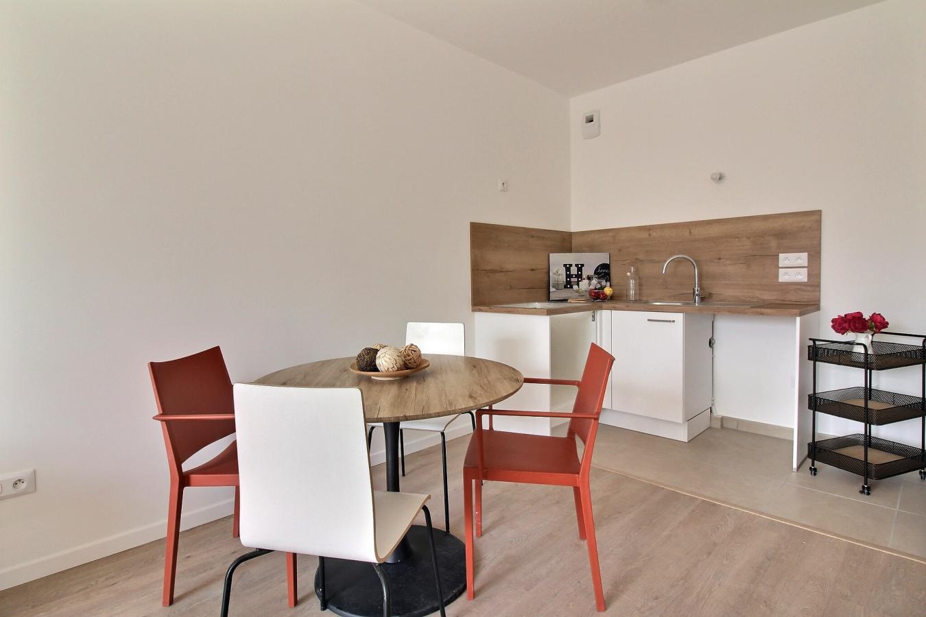 3 pièces - 2ème étage - 67m² - 1 464,87 € - Photo #2