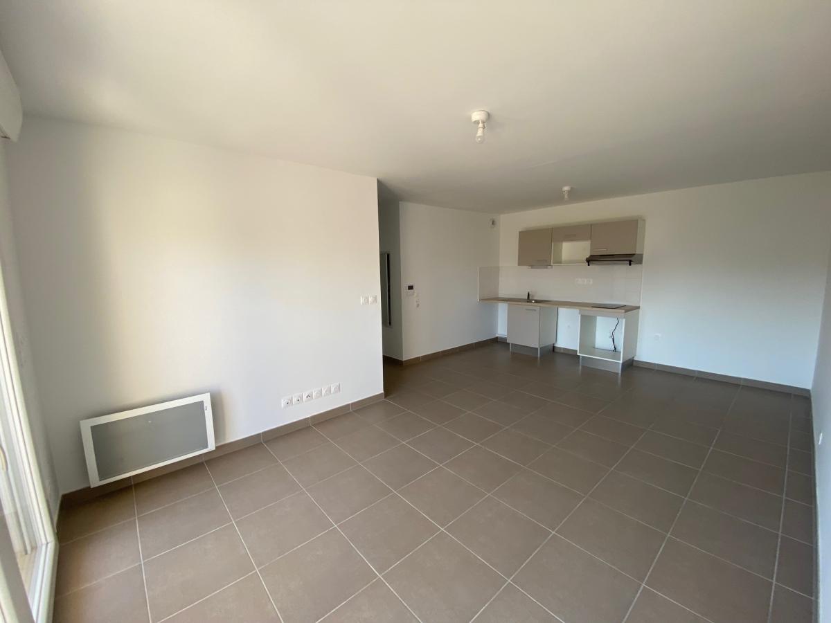 3 pièces - 1er étage - 62m² - 761,71 € - Photo #0