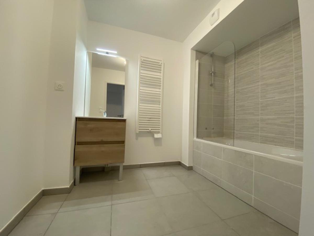 
																																							3 pièces - 
																																						2ème étage - 69m² - 890,92 € - Photo #2