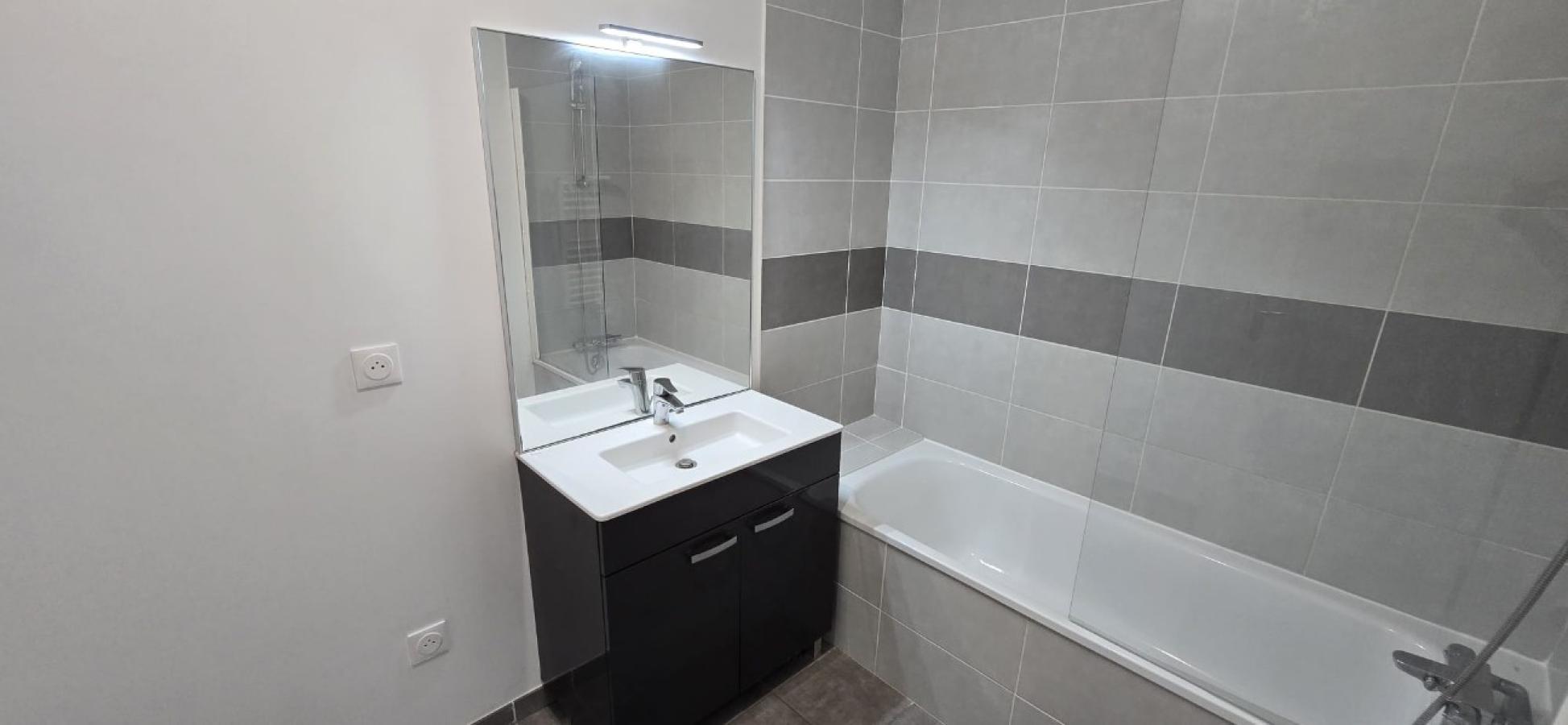 
																			4 pièces - 
																		1er étage - 77m² - 1 009,11 € - Photo #6