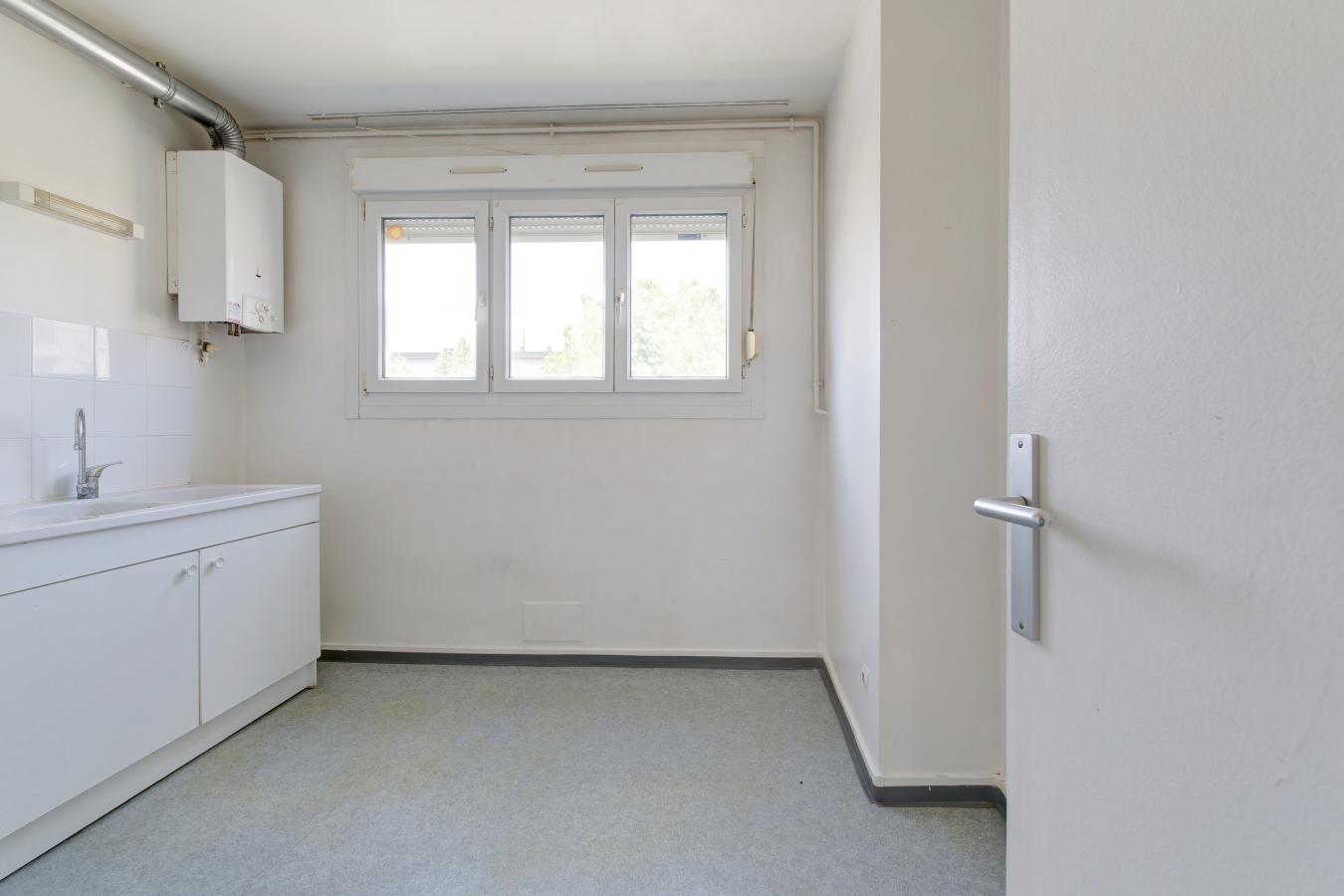 4 pièces - 2ème étage - 67m² - 96 000 € - Photo #2