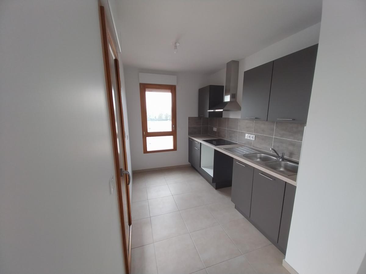 3 pièces - 2ème étage - 67m² - 1 105,37 € - Photo #2