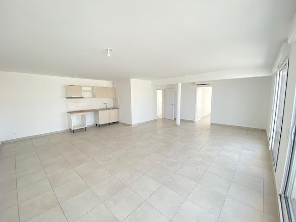 4 pièces - 4ème étage - 111m² - 1 201,66 € - Photo #0