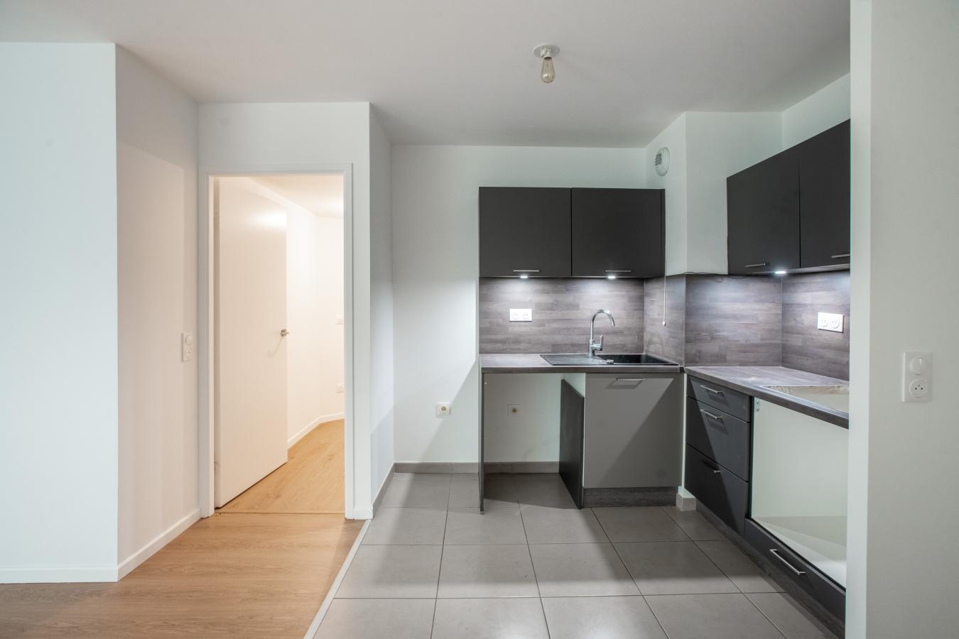 
																																							4 pièces - 
																																						1er étage - 81m² - 2 021,25 € - Photo #3