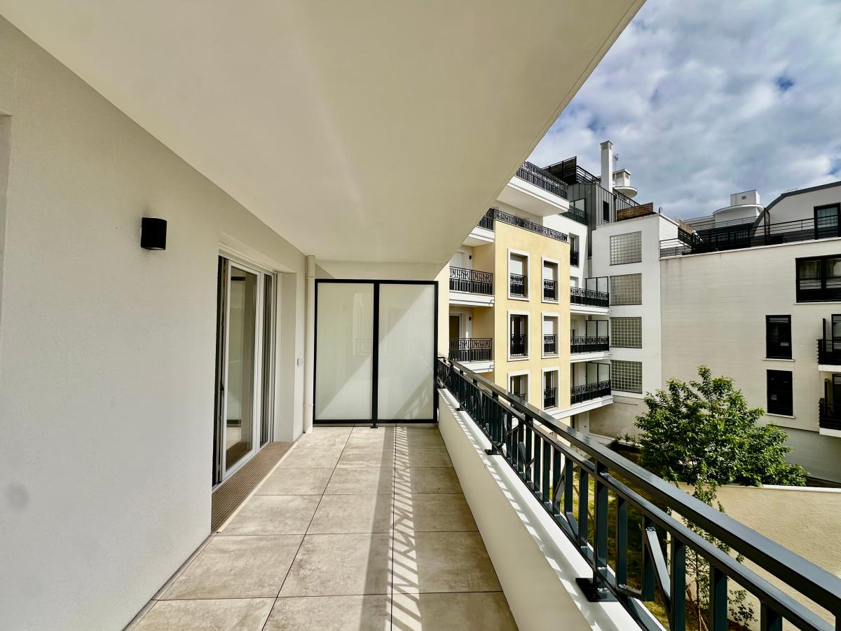 
																			4 pièces - 
																		1er étage - 79m² - 1 550,40 € - Photo #0