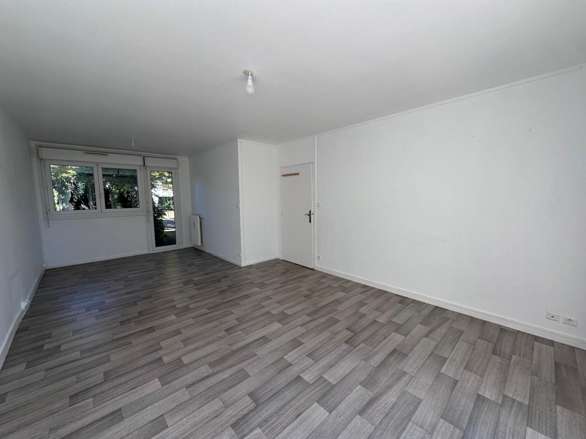 
																																							4 pièces - 
																																						RDC - 90m² - 760,38 € - Photo #3
