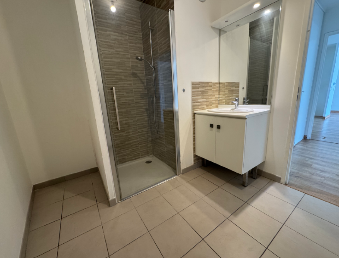 
																																							3 pièces - 
																																						2ème étage - 60m² - 800,00 € - Photo #3