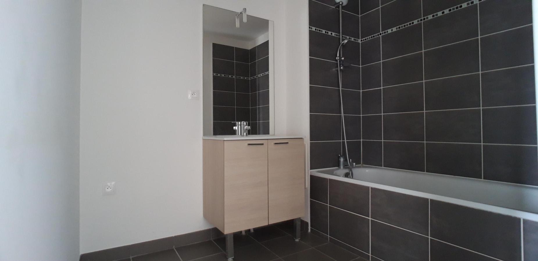 
																																							3 pièces - 
																																						2ème étage - 64m² - 862,84 € - Photo #4