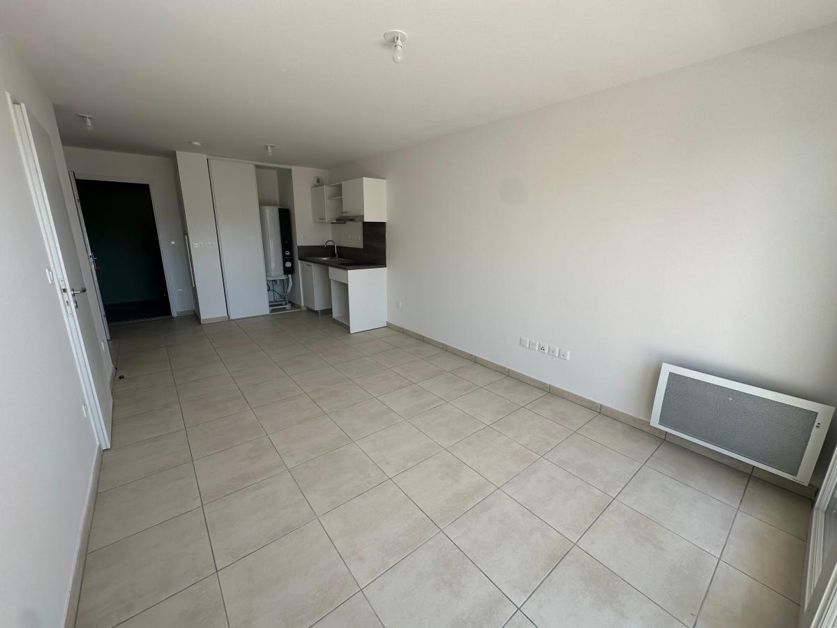2 pièces - 2ème étage - 39m² - 634,61 € - Photo #3
