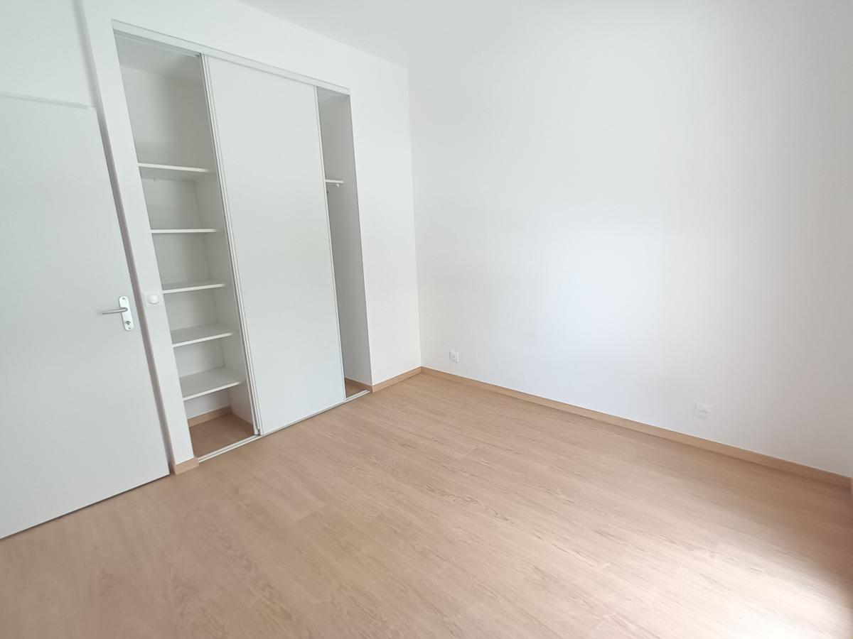 
																																							2 pièces - 
																																						3ème étage - 42m² - 912,53 € - Photo #3