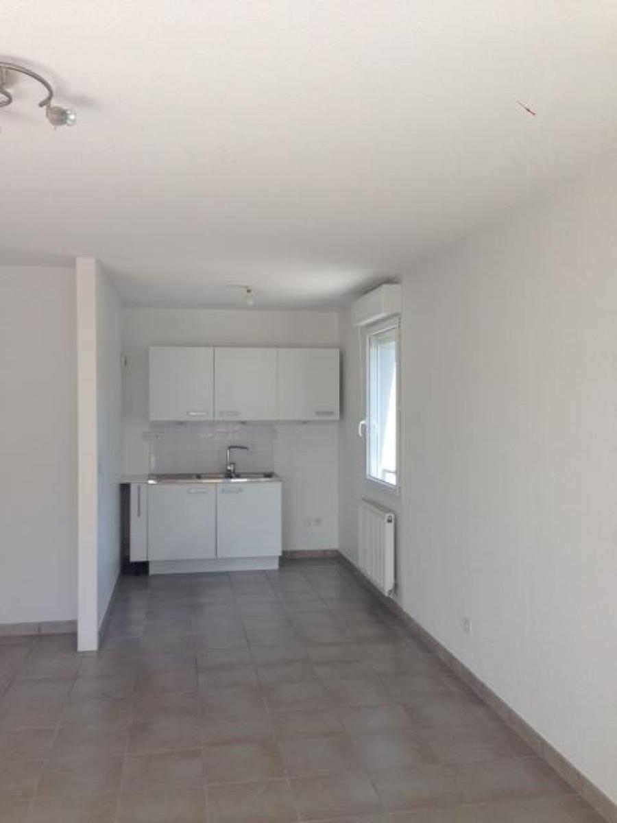 
																																							3 pièces - 
																																						2ème étage - 67m² - 1 454,80 € - Photo #1
