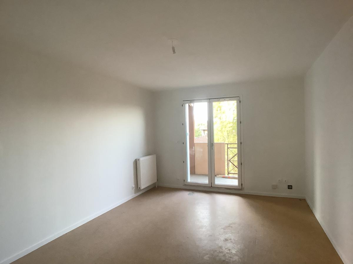 
																																							3 pièces - 
																																						3ème étage - 63m² - 139 000 € - Photo #2