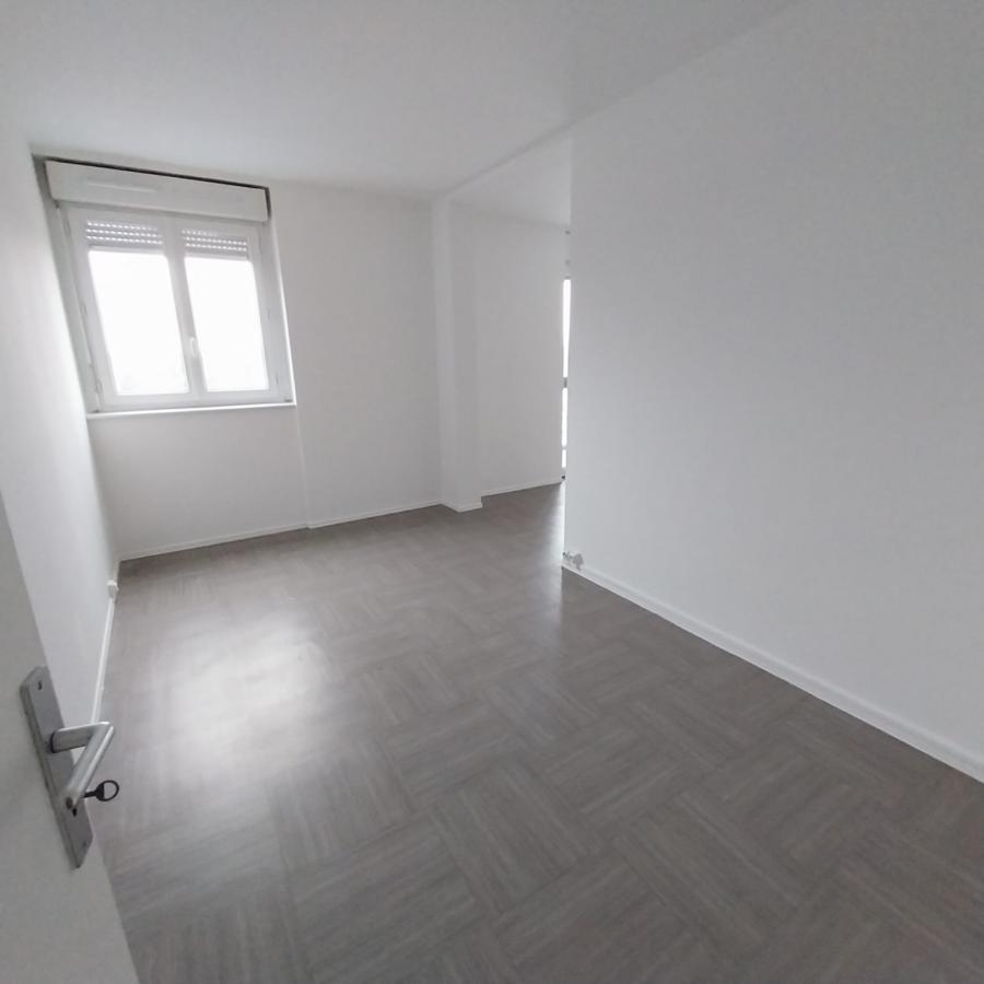 
																			4 pièces - 
																		3ème étage - 77m² - 156 000 € - Photo #6