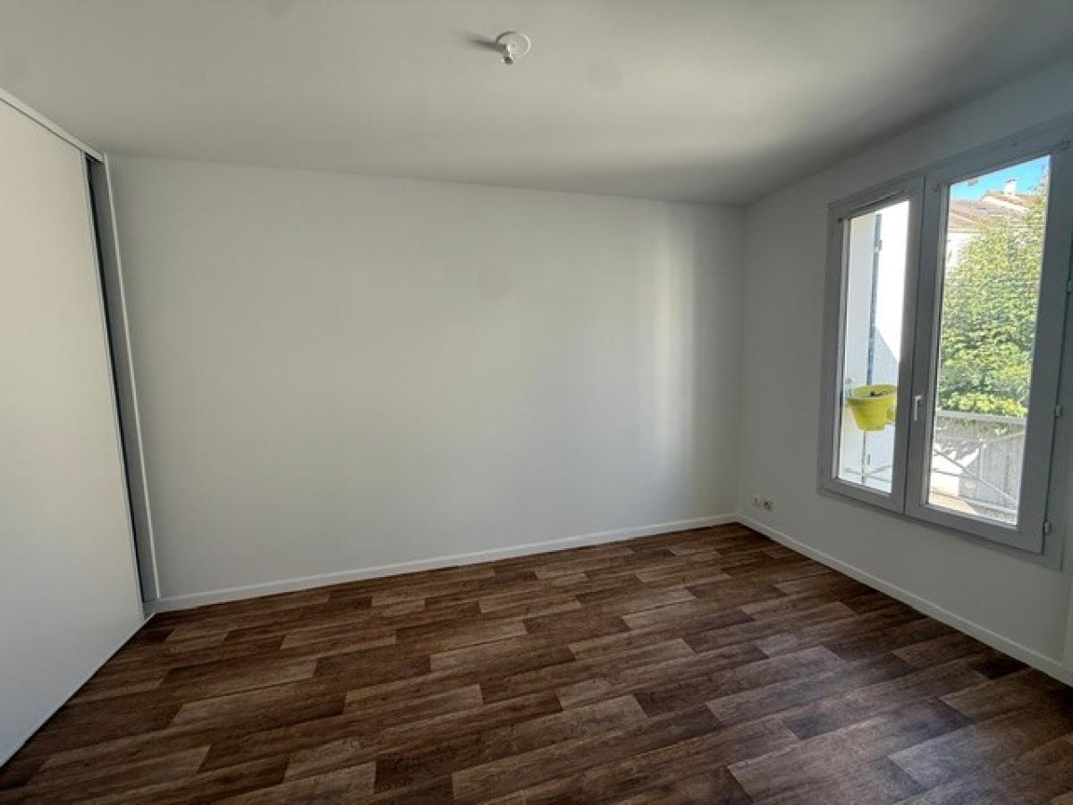 5 pièces - RDC - 100m² - 1 807,61 € - Photo #4