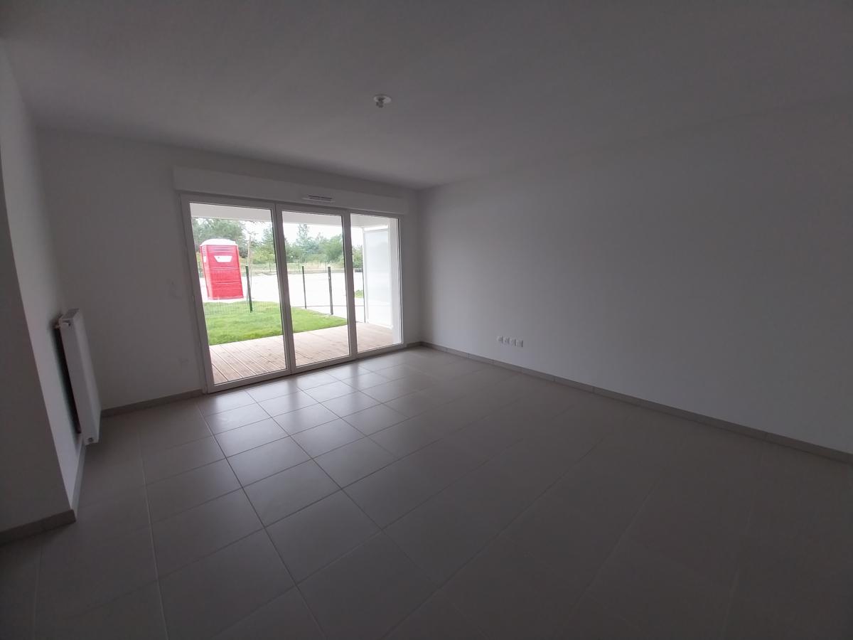 2 pièces - RDC - 42m² - 516,01 € - Photo #2