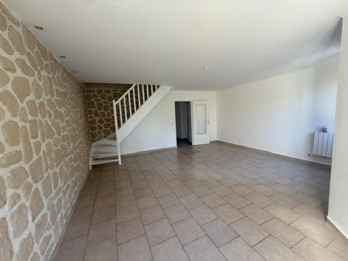
																																							4 pièces - 
																																						RDC - 80m² - 1 451,22 € - Photo #3