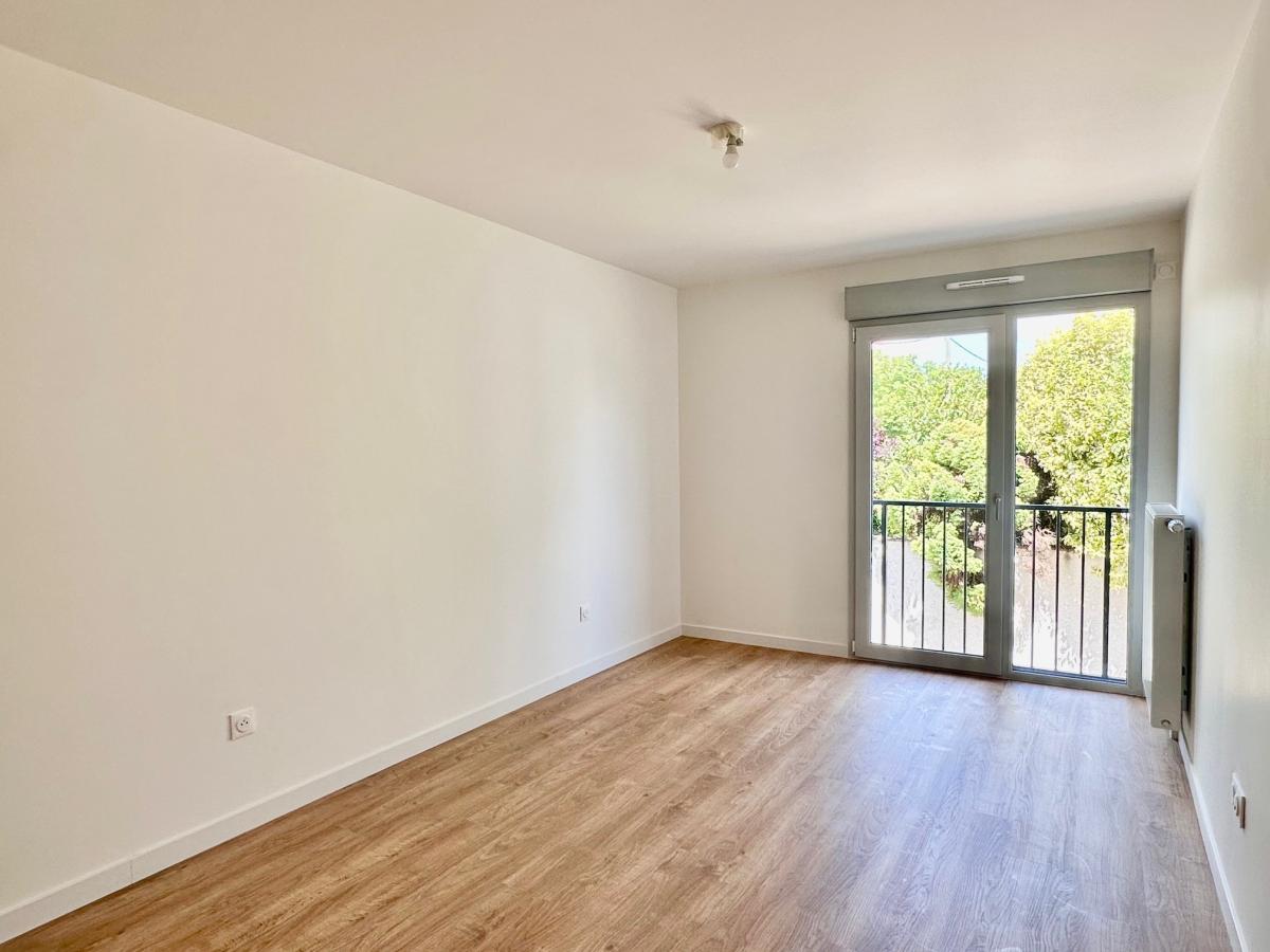 
																			5 pièces - 
																		RDC - 114m² - 2 712,56 € - Photo #4