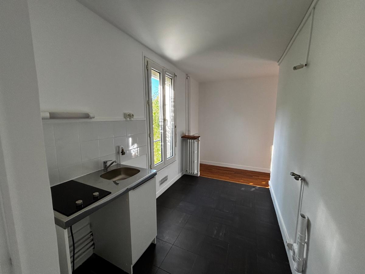 
																			1 pièce - 
																		RDC - 30m² - 815,64 € - Photo #2