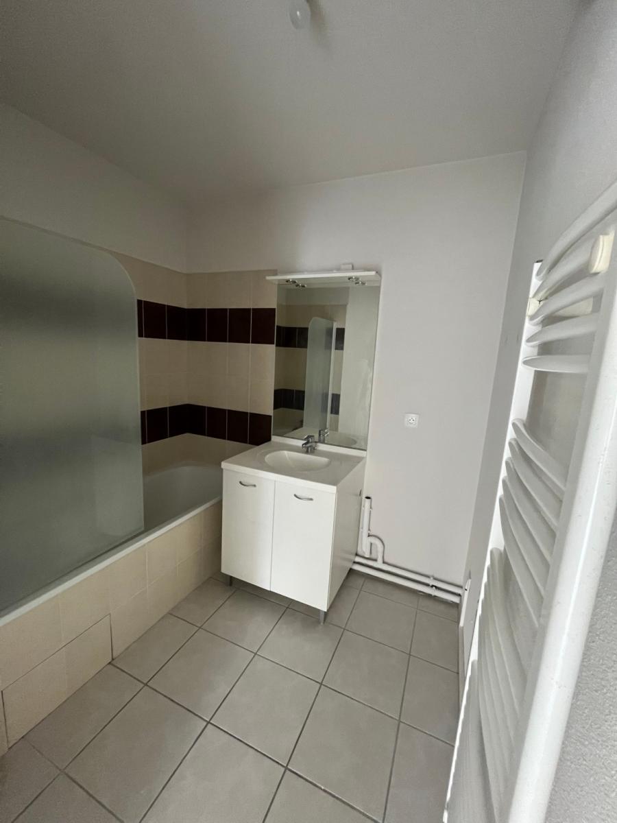 2 pièces -
3ème étage - 52m² - 647,97 € - Photo #4
