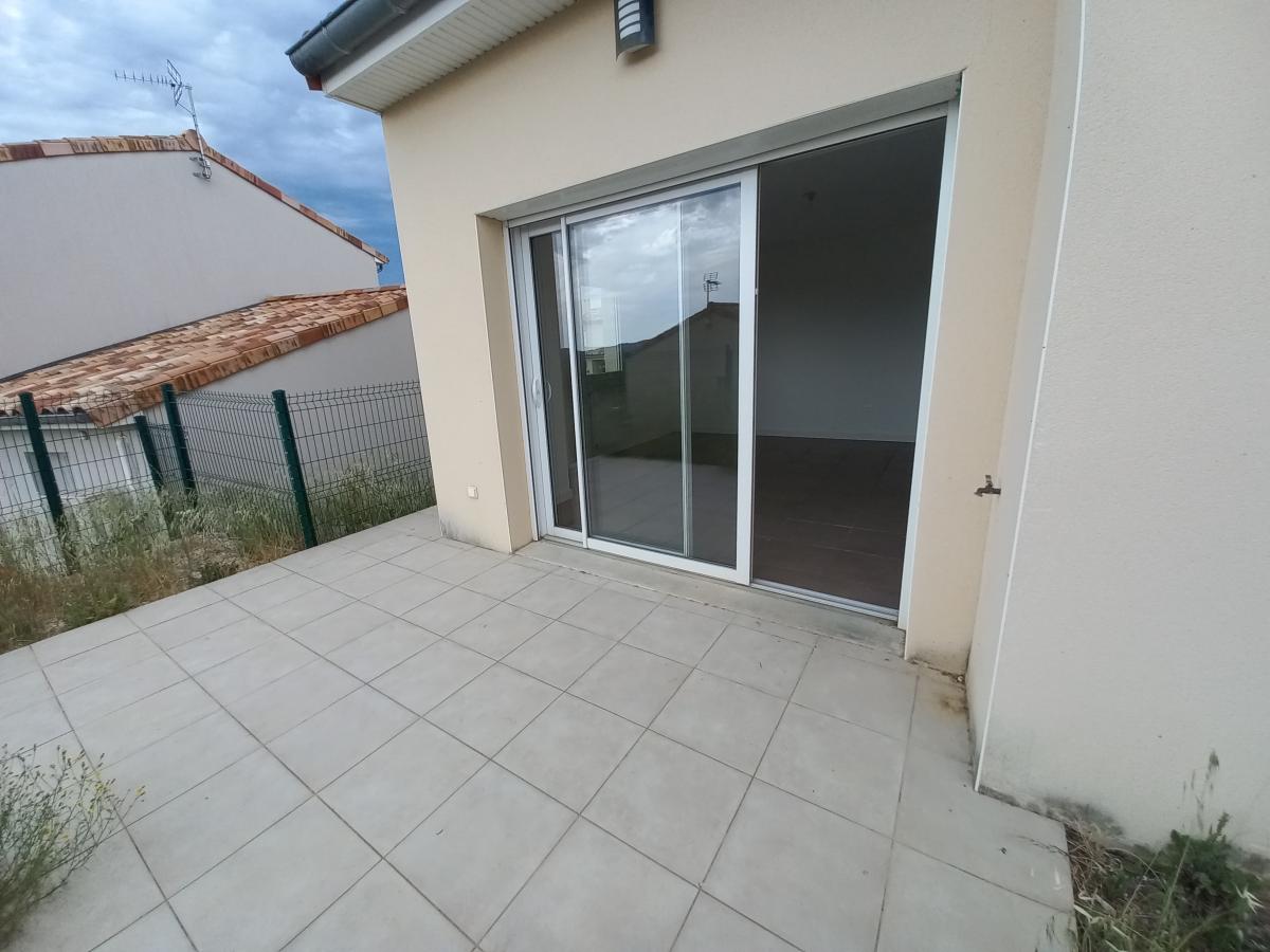 
																																							5 pièces - 
																																						RDC - 105m² - 979,53 € - Photo #2