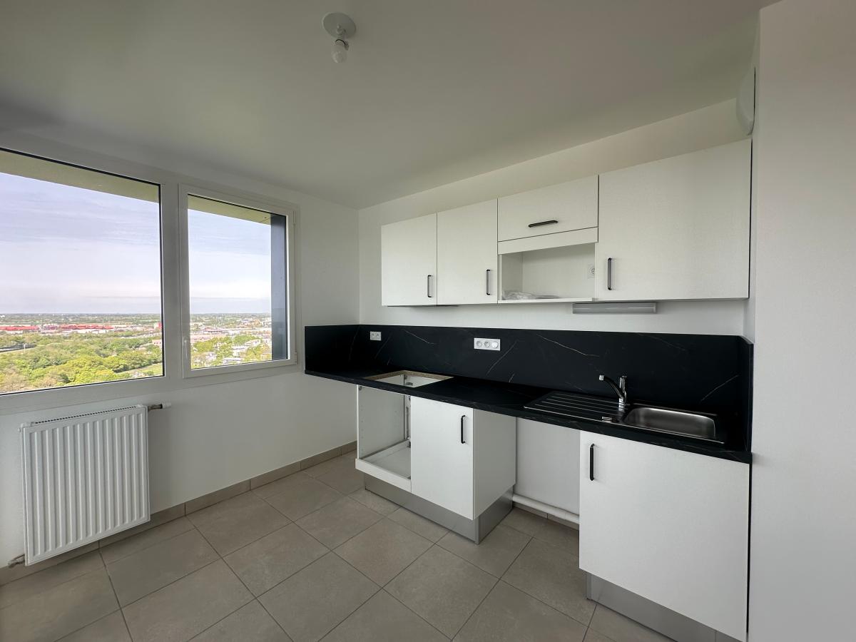 
																																							4 pièces - 
																																						15ème étage - 86m² - 1 096,60 € - Photo #1