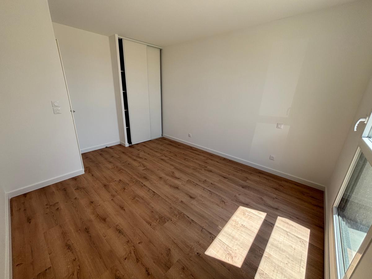 
																			3 pièces - 
																		RDC - 64m² - 767,65 € - Photo #3