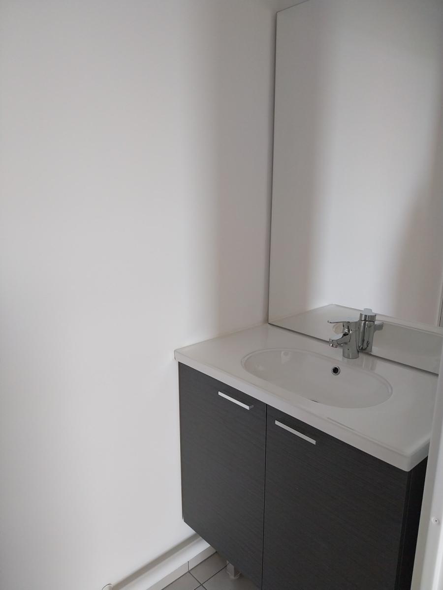
																																							3 pièces - 
																																						2ème étage - 66m² - 849,82 € - Photo #4