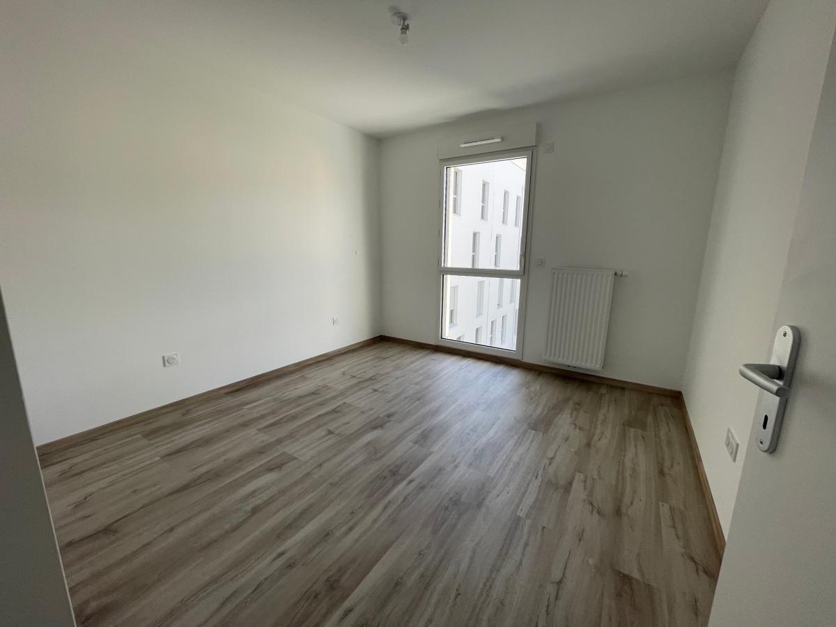 
																																							3 pièces - 
																																						3ème étage - 76m² - 899,00 € - Photo #3