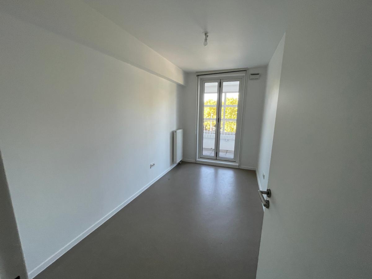 
																			5 pièces - 
																		1er étage - 92m² - 2 343,27 € - Photo #3