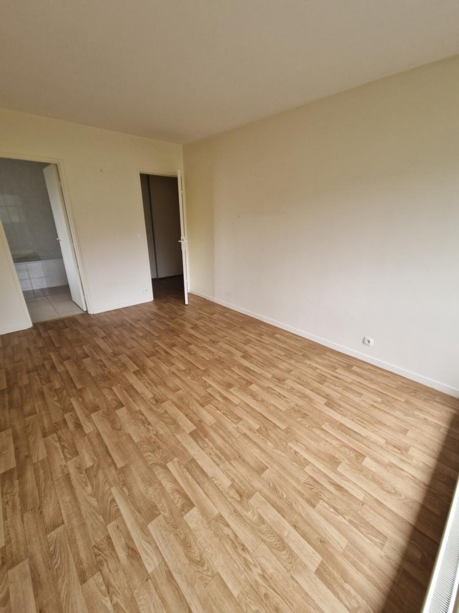 
																																							3 pièces - 
																																						4ème étage - 73m² - 1 544,79 € - Photo #1