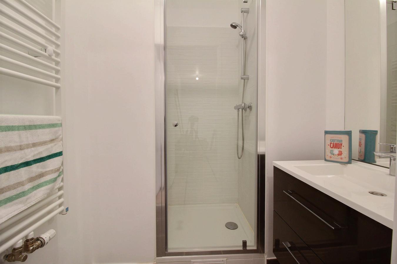 
																																							4 pièces - 
																																						5ème étage - 82m² - 1 615,35 € - Photo #2