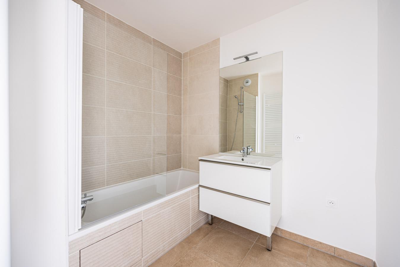 
																			1 pièce - 
																		2ème étage - 32m² - 834,61 € - Photo #4