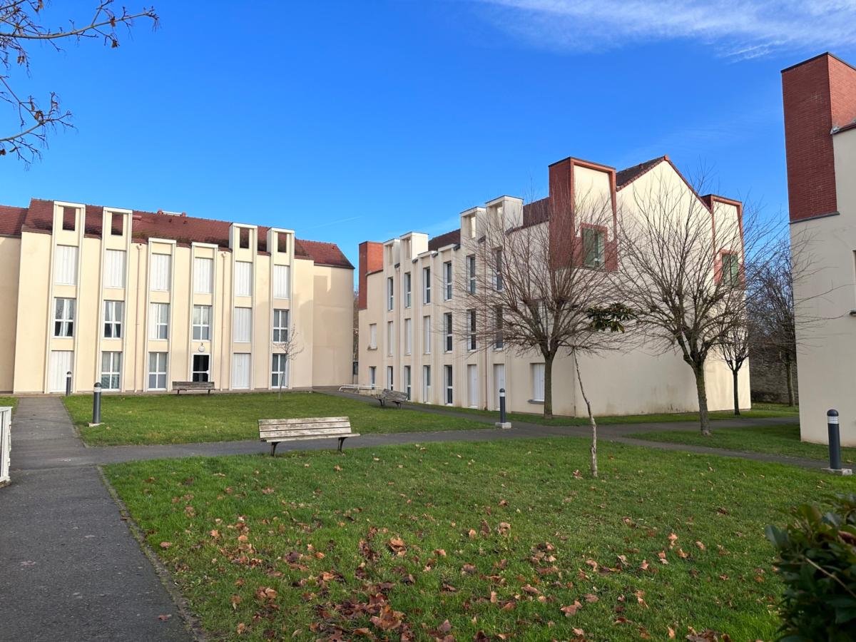 
																																							4 pièces - 
																																						2ème étage - 79m² - 1 010,00 € - Photo #1