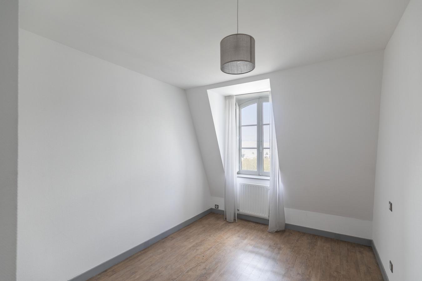 
																																							4 pièces - 
																																						5ème étage - 94m² - 1 086,78 € - Photo #2