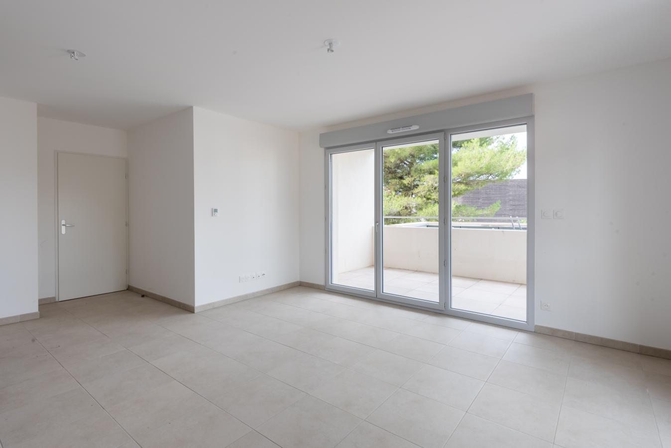 
																																							4 pièces - 
																																						2ème étage - 84m² - 1 009,32 € - Photo #1
