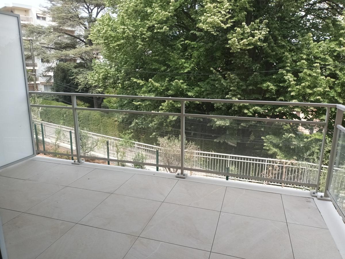 
																																							3 pièces - 
																																						1er étage - 82m² - 1 733,92 € - Photo #5