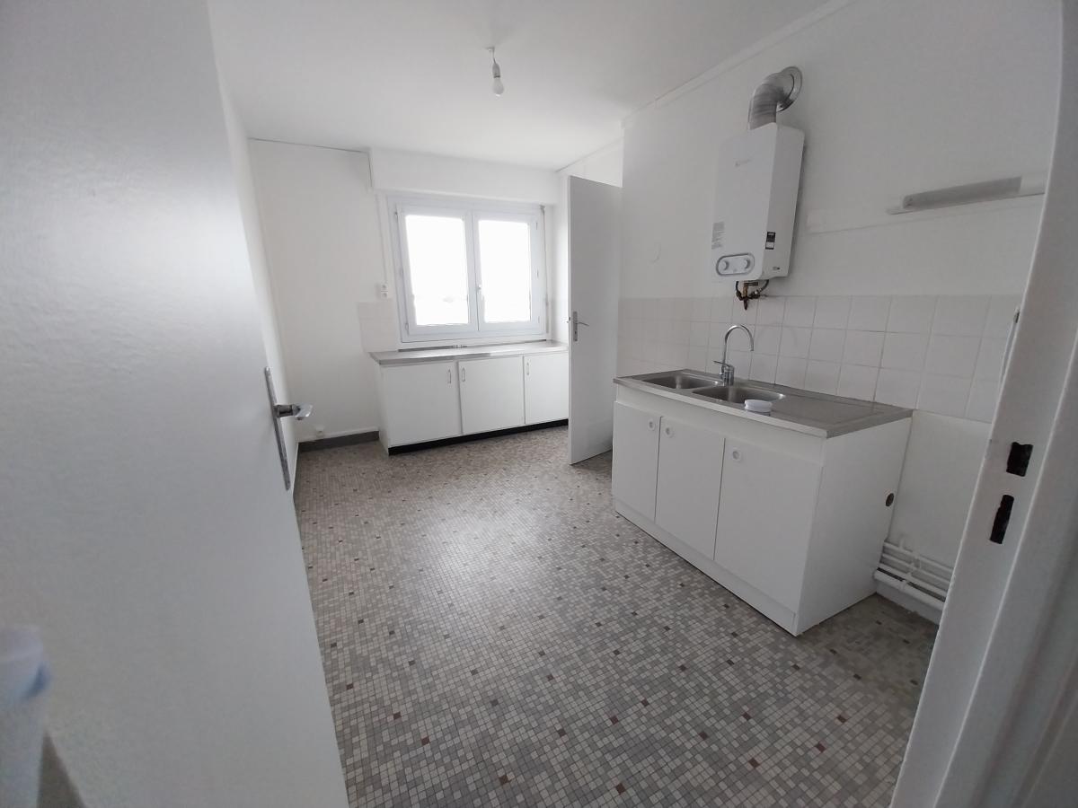 
																																							4 pièces - 
																																						12ème étage - 77m² - 90 000 € - Photo #2